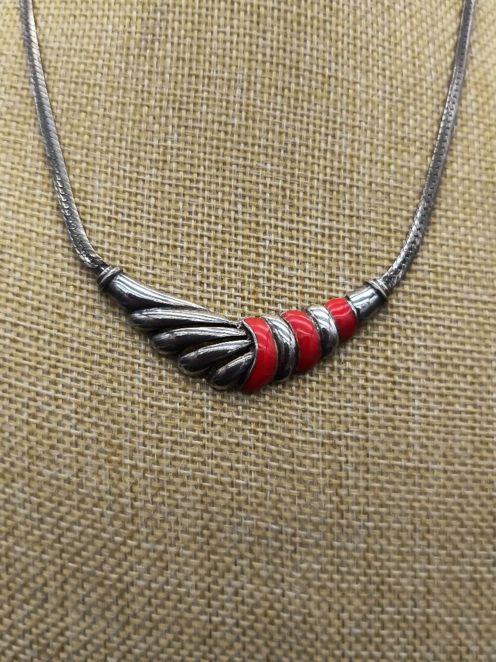 Vintage Avon Red Enamel Necklace – Silver‑Tone Modernist Design
